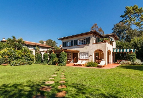 Вилла в Форте деи Марми, Италия, 300 м2 фото 1