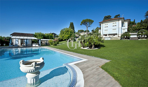 Вилла у озера Гарда, Италия, 990 м2 фото 1