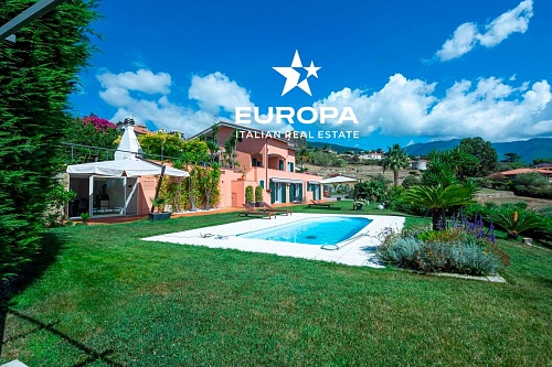 Вилла в Сан-Ремо, Италия, 300 м2 фото 1