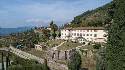 Вилла в Лукке, Италия, 2 000 м2 фото 1
