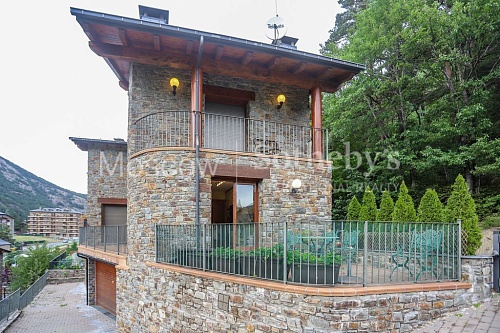 Коттедж в Ла-Массане, Андорра, 370 м2 фото 1