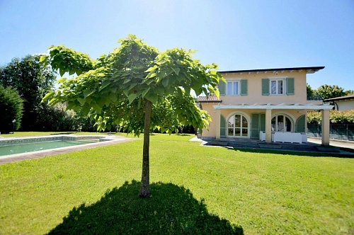 Вилла в Форте деи Марми, Италия, 300 м2 фото 1