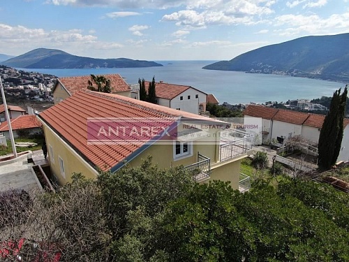 Апартаменты в Херцег-Нови, Черногория, 104 м2 фото 1