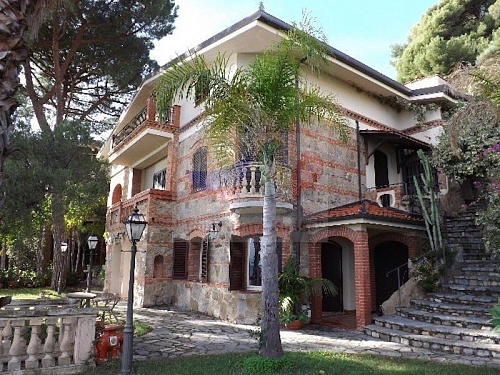Вилла в Сан-Ремо, Италия, 500 м2 фото 1