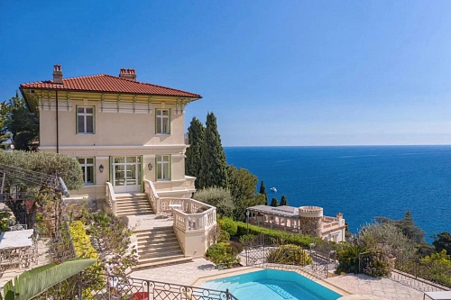 Вилла в Рокбрюн-Кап-Мартен, Франция, 450 м2 фото 1