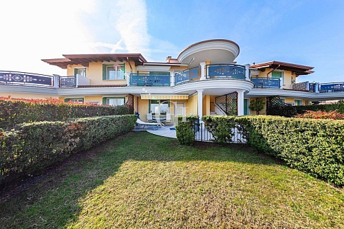 Квартира у озера Гарда, Италия, 80 м2 фото 1