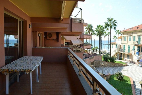 Апартаменты в Империи, Италия, 70 м2 фото 1