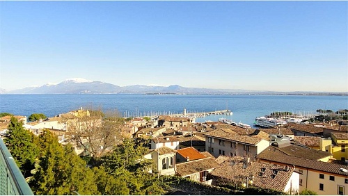 Замок у озера Гарда, Италия, 250 м2 фото 1