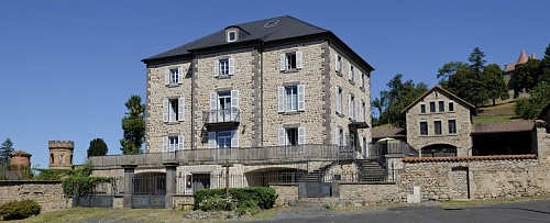 Дом в Оверни, Франция фото 1