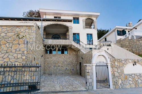 Вилла в Костанице, Черногория, 300 м2 фото 1