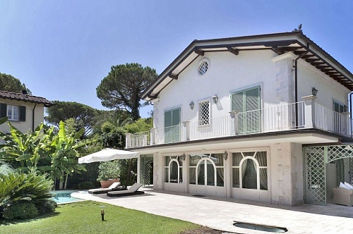 Вилла в Форте деи Марми, Италия, 470 м2 фото 1