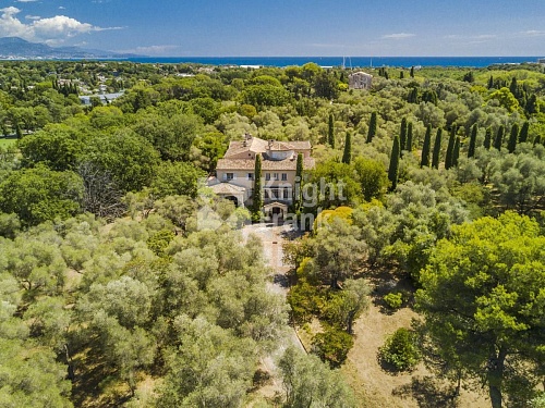 Вилла в Антибе, Франция, 1 200 м2 фото 1