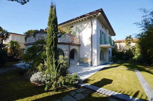 Вилла в Форте деи Марми, Италия, 930 м2 фото 1