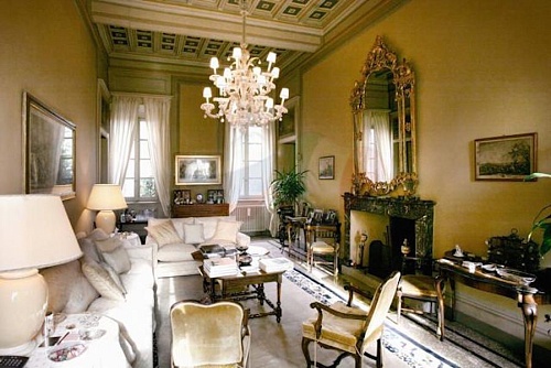 Особняк в Казнате-кон-Бернате, Италия, 2 200 м2 фото 1