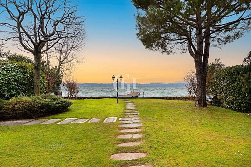 Квартира у озера Гарда, Италия, 60 м2 фото 1