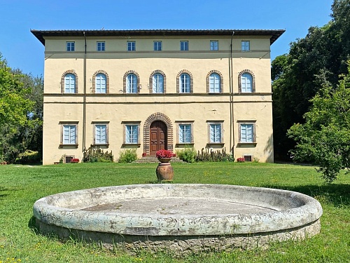 Поместье в Лукке, Италия, 4 000 м2 фото 1