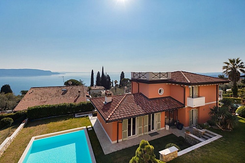 Вилла у озера Гарда, Италия, 450 м2 фото 1