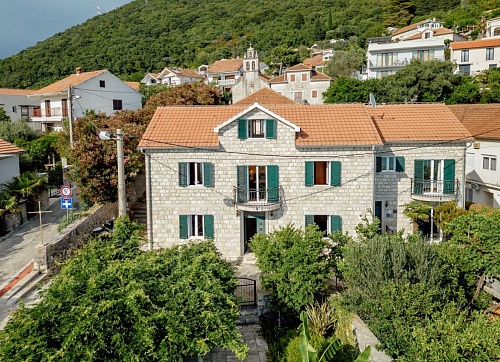 Вилла в Тивате, Черногория, 140 м2 фото 1