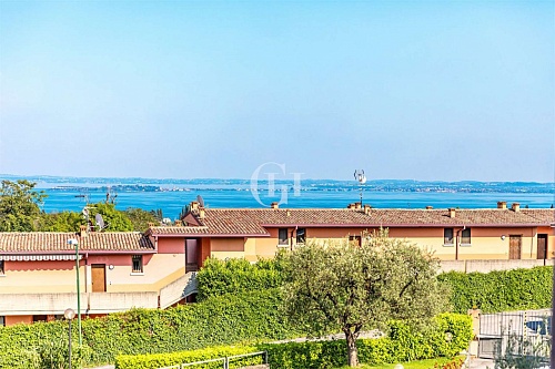 Квартира у озера Гарда, Италия, 60 м2 фото 1