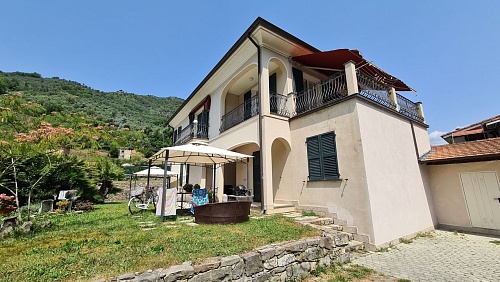 Вилла в Дольчеаккуа, Италия, 270 м2 фото 1