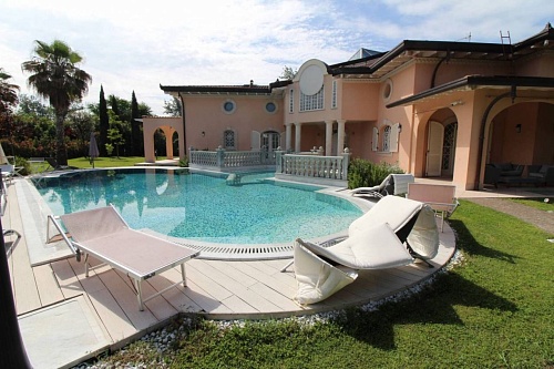 Вилла в Форте деи Марми, Италия, 400 м2 фото 1