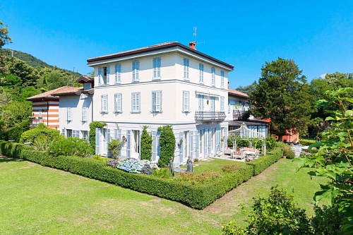 Апартаменты у озера Комо, Италия, 200 м2 фото 1