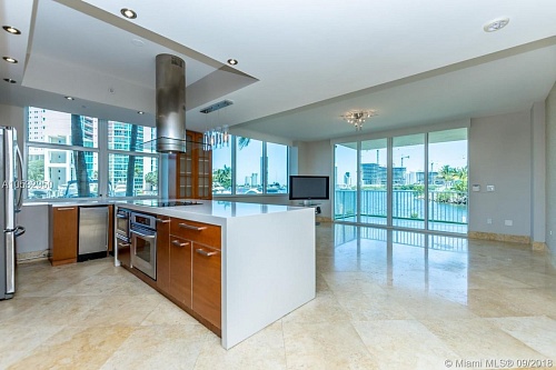 Квартира в Майами, США, 220 м2 фото 1