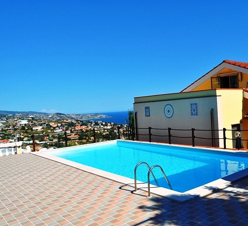 Вилла в Сан-Ремо, Италия, 258 м2 фото 1
