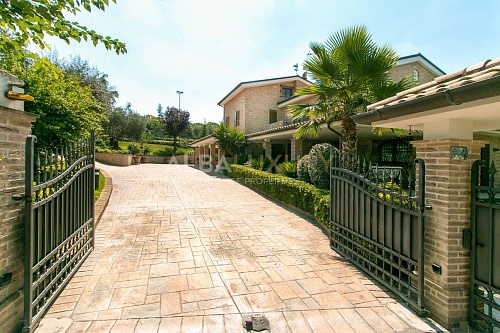Вилла в Фермо, Италия, 470 м2 фото 1