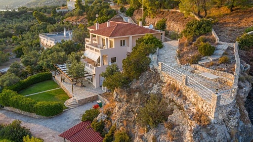 Вилла в Лутраки, Греция, 600 м2 фото 1
