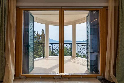 Вилла в Херцег-Нови, Черногория, 550 м2 фото 1