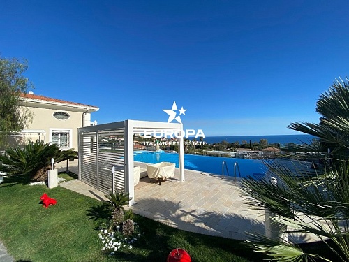 Вилла в Сан-Ремо, Италия, 350 м2 фото 1