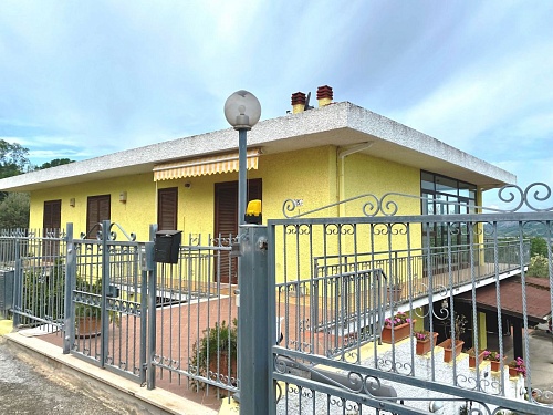 Дом в Сильви, Италия, 240 м2 фото 1