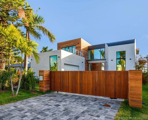 Дом в Майами, США, 480 м2 фото 1