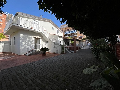 Квартира в Скалее, Италия, 200 м2 фото 1