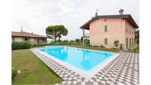 Квартира у озера Гарда, Италия, 100 м2 фото 1