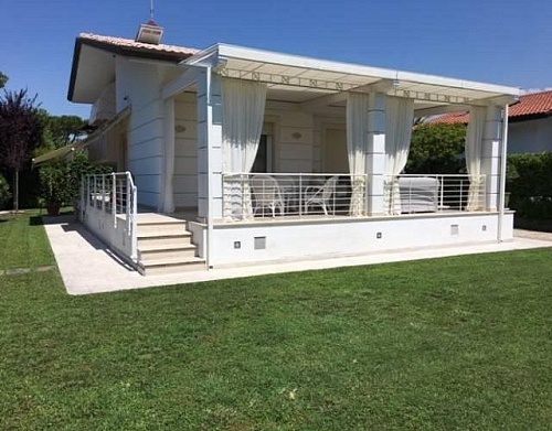Вилла в Форте деи Марми, Италия, 250 м2 фото 1
