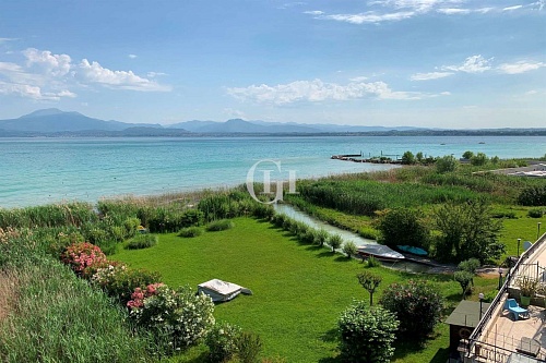 Квартира у озера Гарда, Италия, 132 м2 фото 1