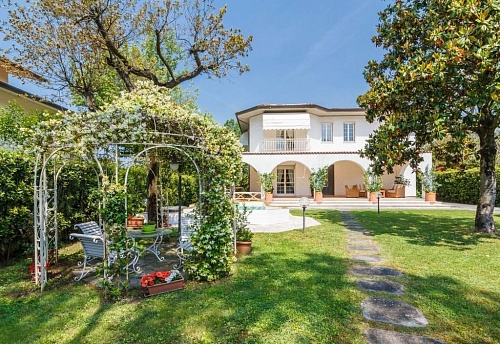 Вилла в Форте деи Марми, Италия, 216 м2 фото 1