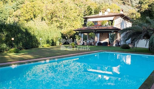 Вилла в Лукке, Италия, 300 м2 фото 1