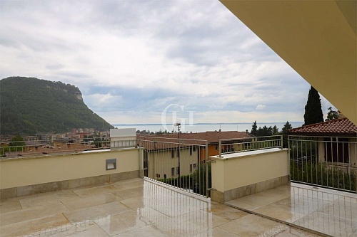 Апартаменты у озера Гарда, Италия, 140 м2 фото 1