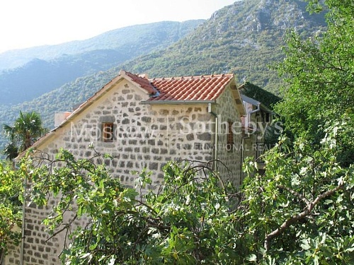 Дом в Доброте, Черногория, 360 м2 фото 1