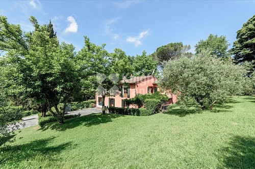 Вилла в Лукке, Италия, 320 м2 фото 1