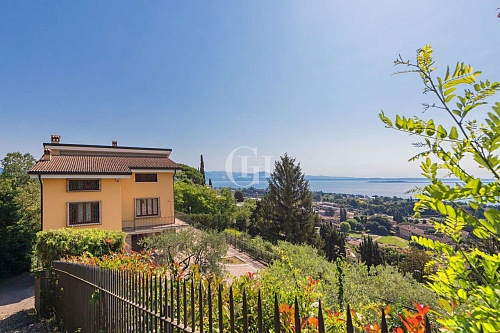 Вилла у озера Гарда, Италия, 400 м2 фото 1