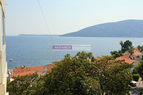 Апартаменты в Херцег-Нови, Черногория, 57 м2 фото 1