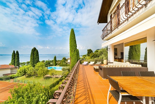 Вилла у озера Гарда, Италия, 445 м2 фото 1