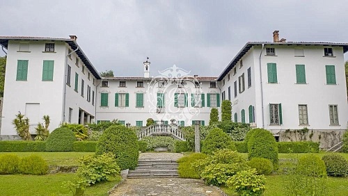 Вилла в Комо, Италия, 2 000 м2 фото 1