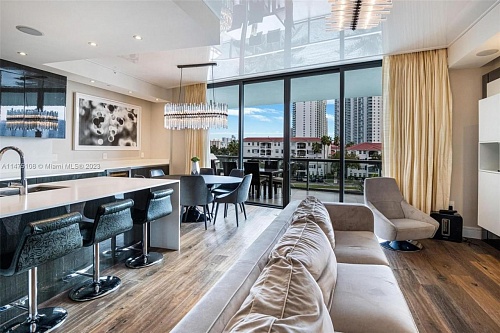 Квартира в Майами, США, 220 м2 фото 1