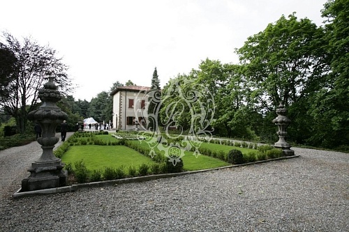 Вилла в Мерате, Италия, 1 000 м2 фото 1