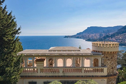 Вилла в Рокбрюн-Кап-Мартен, Франция, 325 м2 фото 1